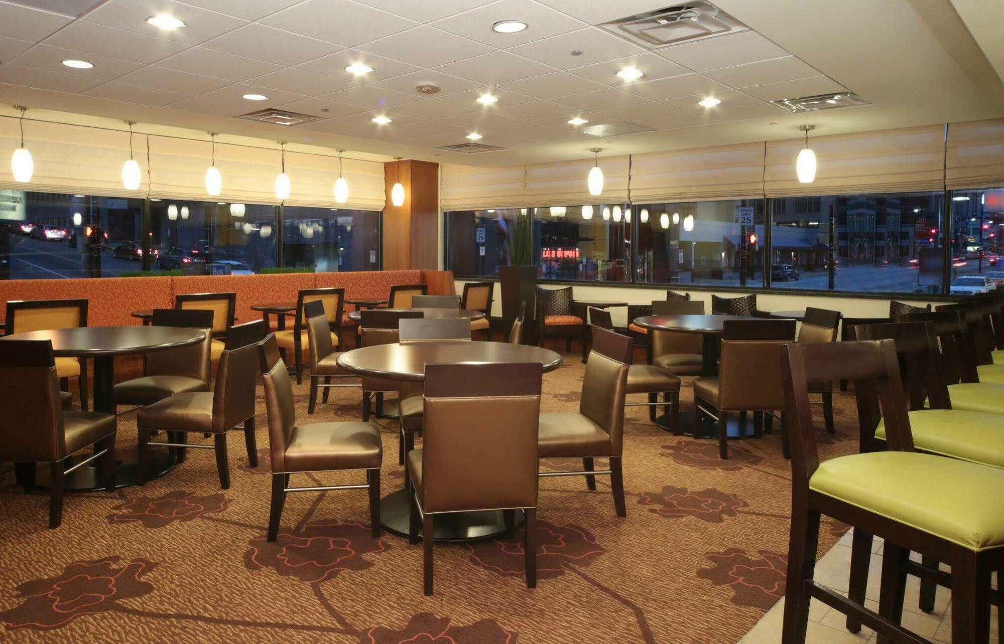 Hilton Garden Inn Pittsburgh University Place Restaurace fotografie